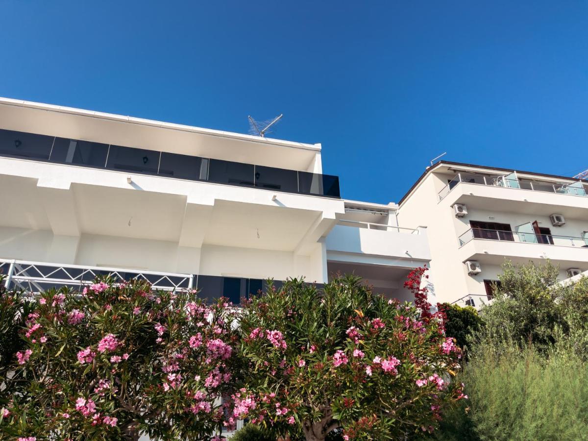 Apartments Goro Podstrana Ngoại thất bức ảnh