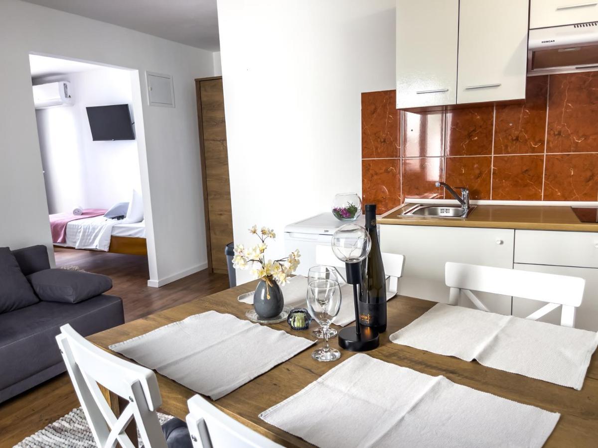 Apartments Goro Podstrana Ngoại thất bức ảnh